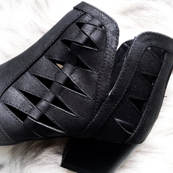 Cutout Oil Finish Bootie - Picture 3 of 6